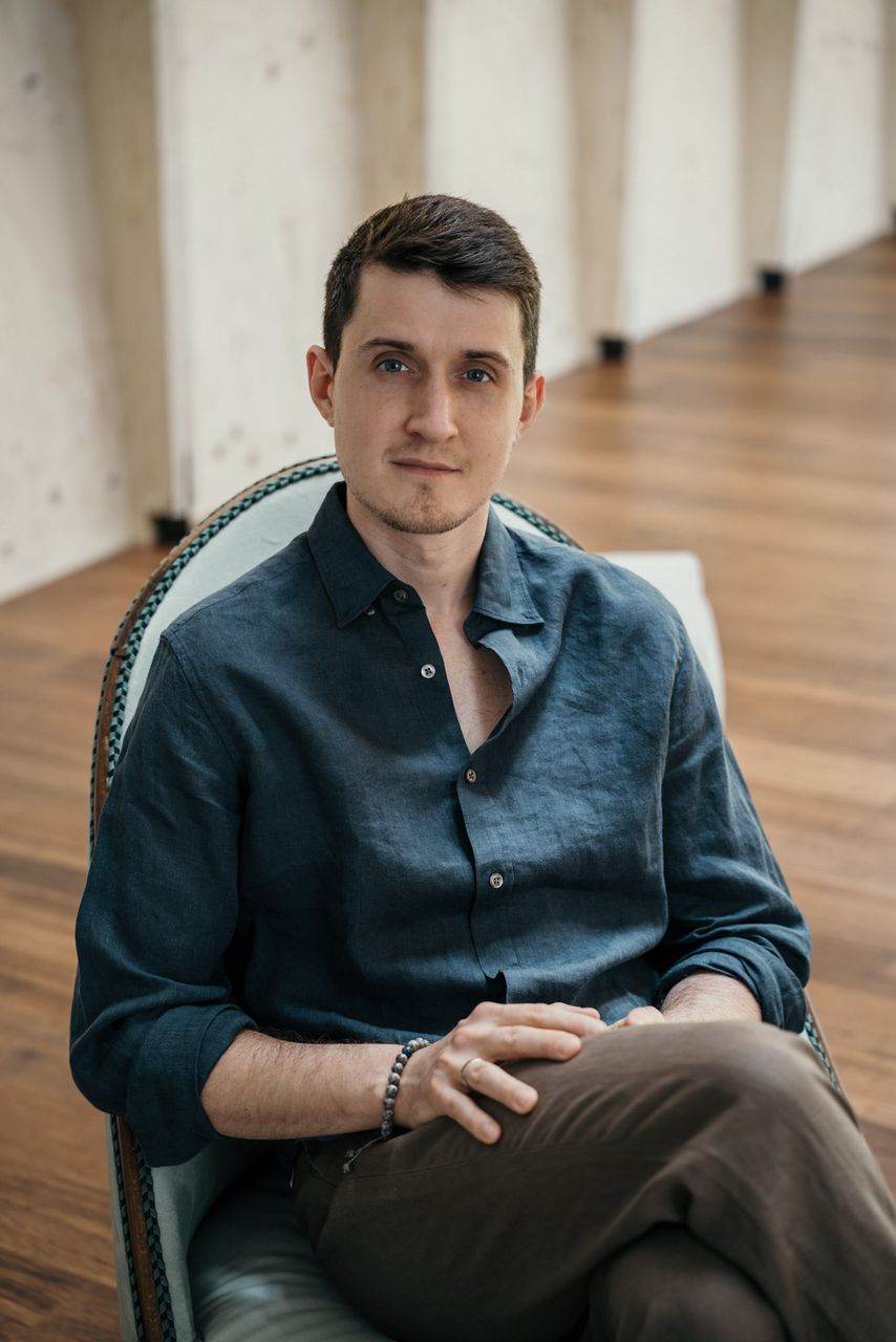 Fabrice, seated portrait